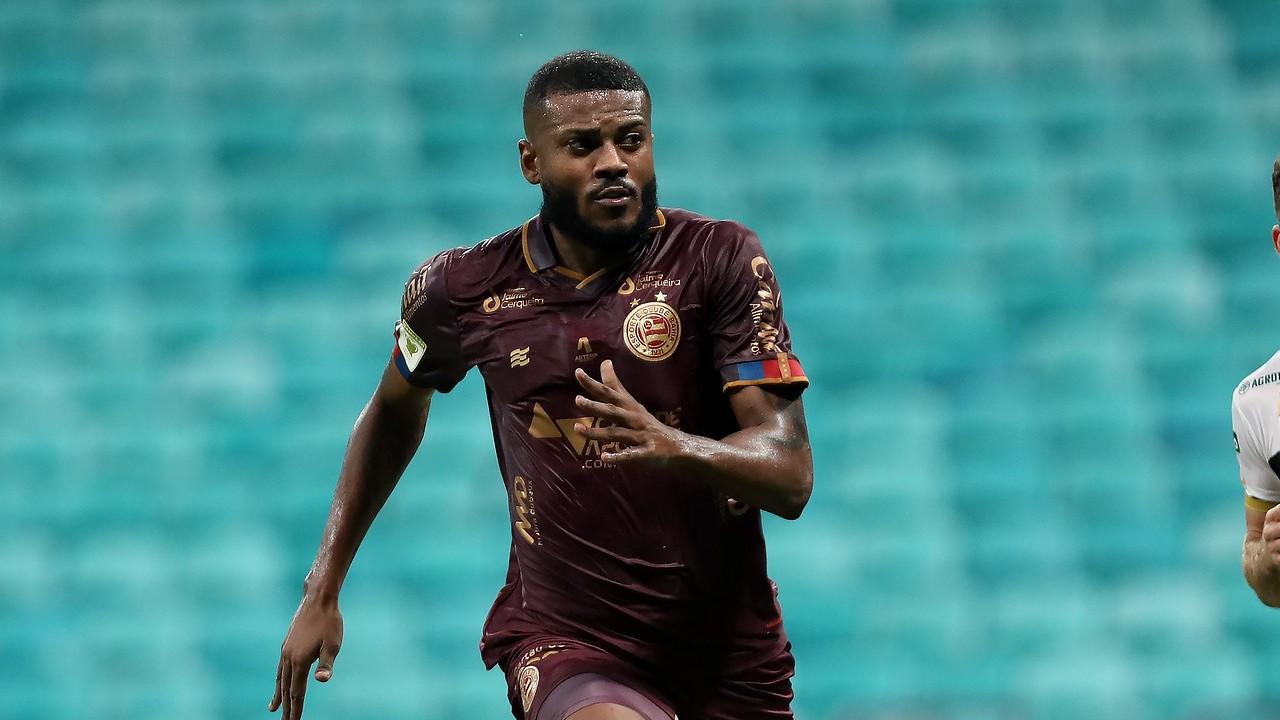 Atacante ex-Athletico rescinde com o Bahia após atentado a ônibus