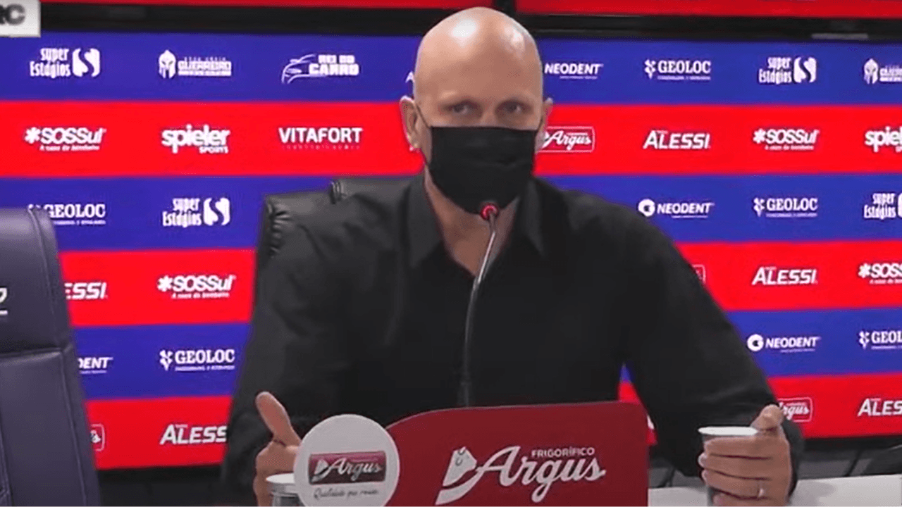Omar Feitosa em entrevista