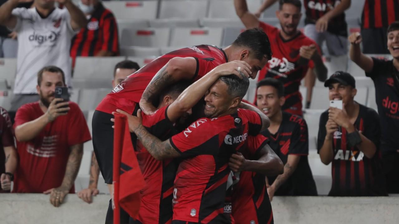 Athletico goleou o América-MG na Arena