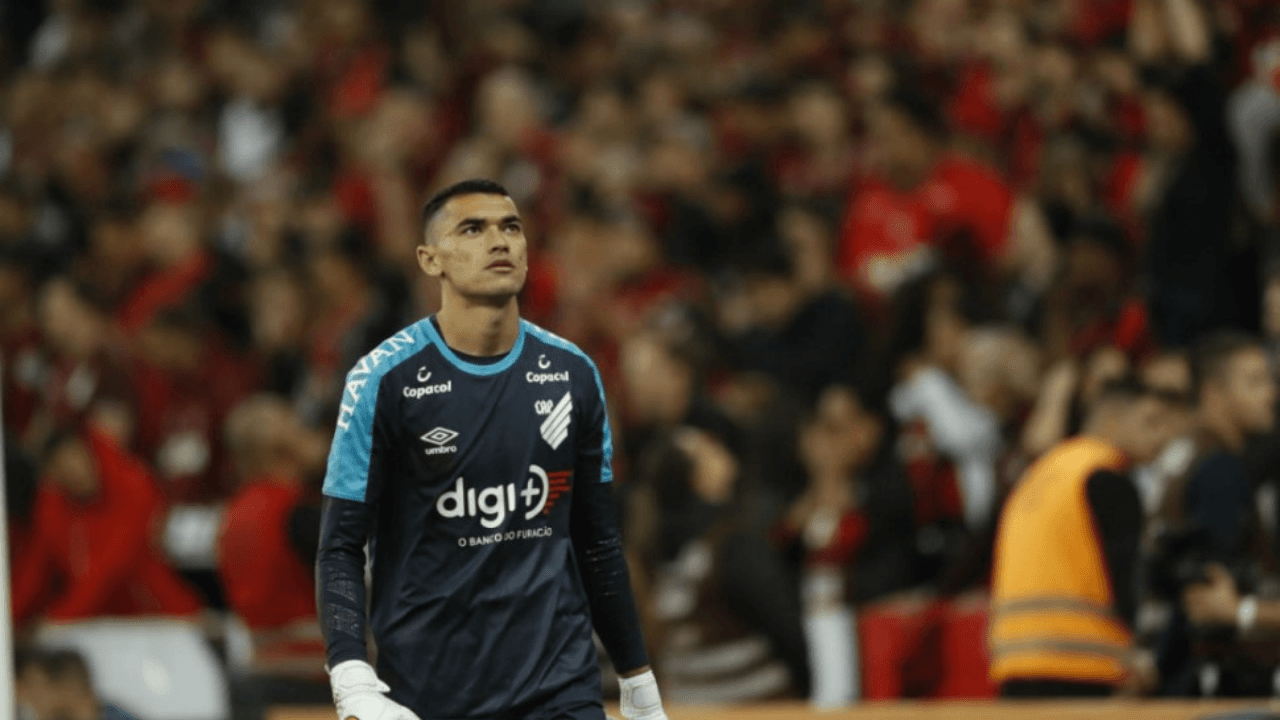 Entre maiores campeões do Athletico, Santos marca nome na história do clube