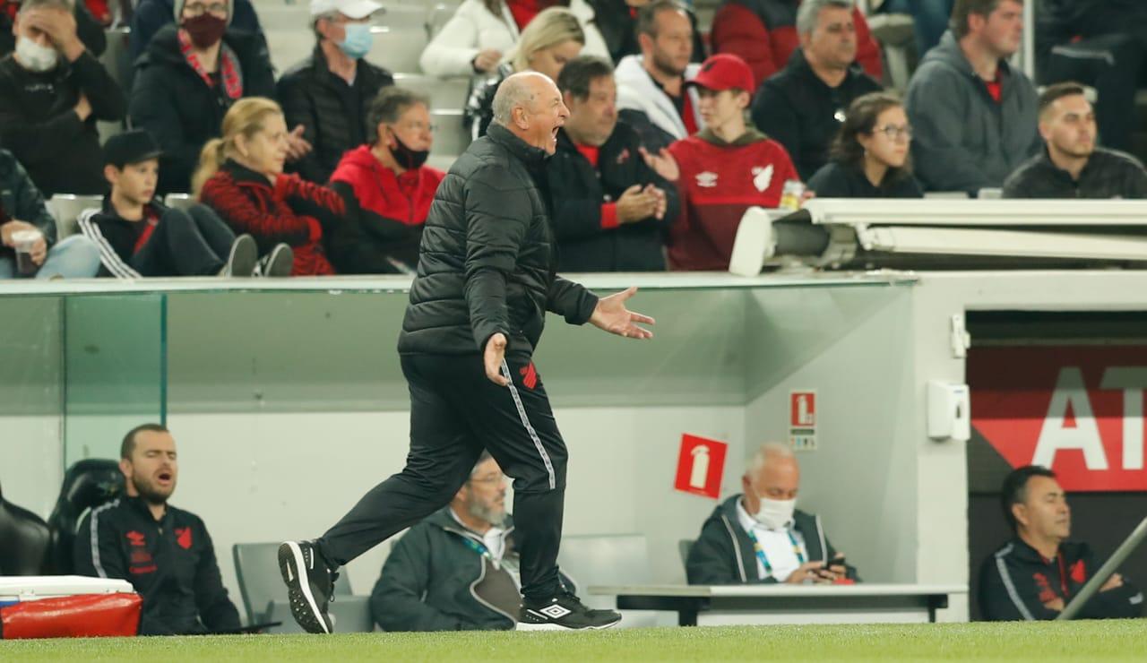 Athletico: técnico e torcida ganham do Avaí