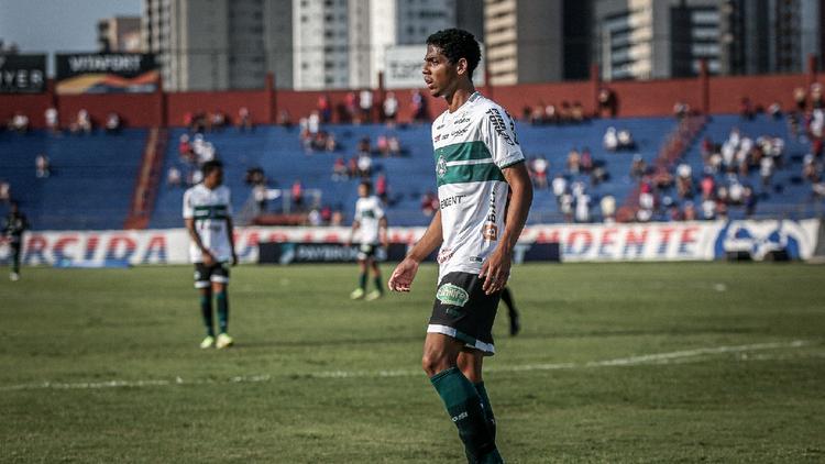 Thalisson Gabriel em ação em Paraná x Coritiba