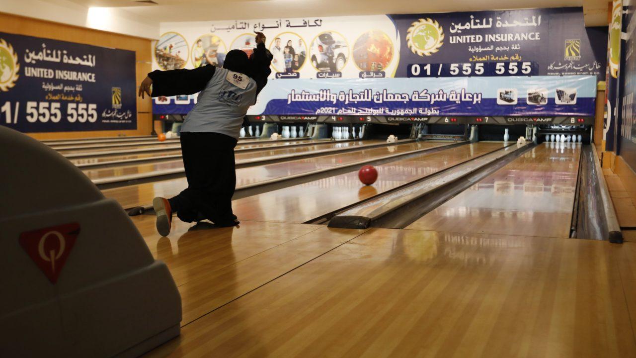 Campeonato de boliche feminino no Iêmen, em setembro de 2021. Foto: Yahya Arhab/EFE