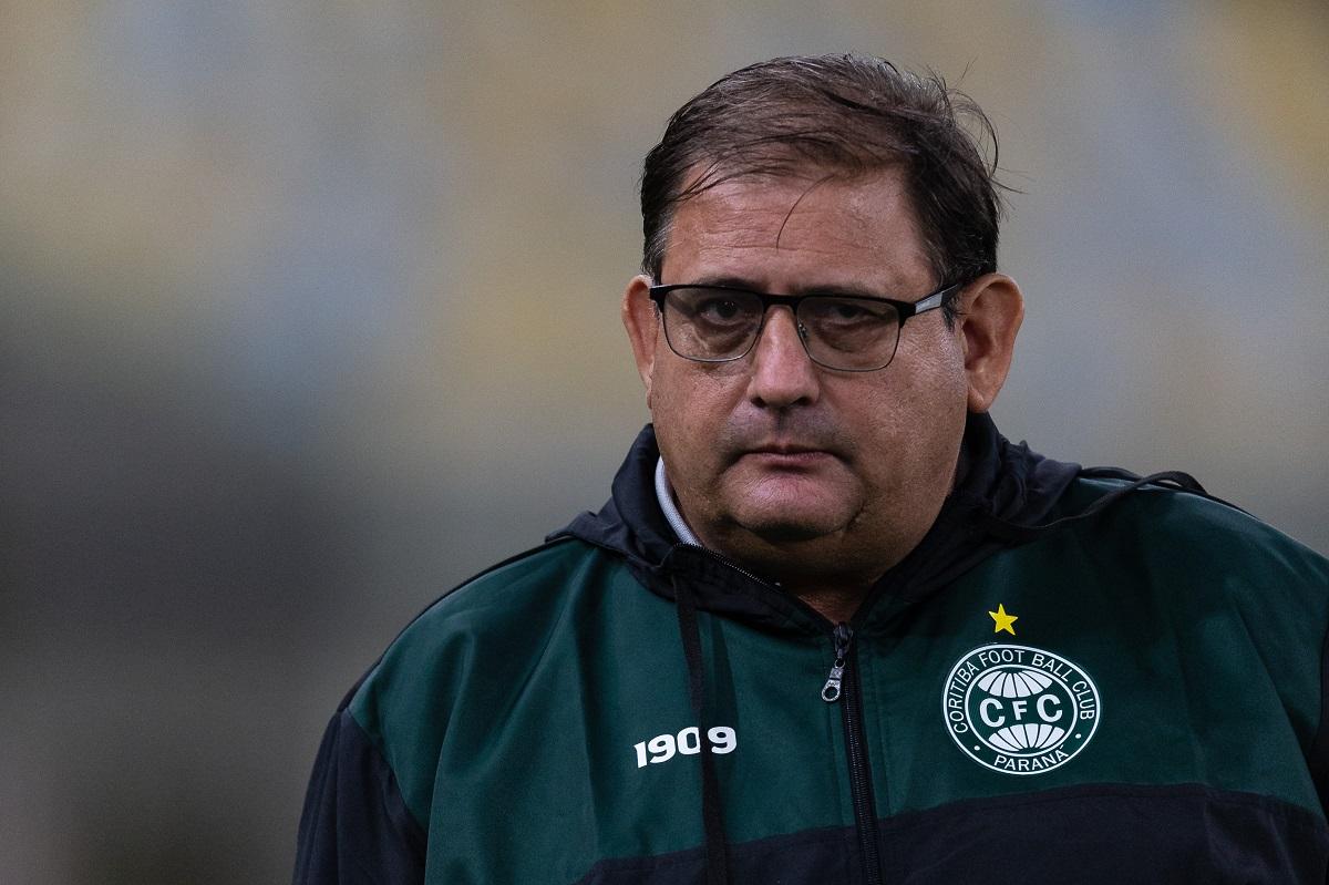 Guto Ferreira estreia pelo Coritiba com derrota