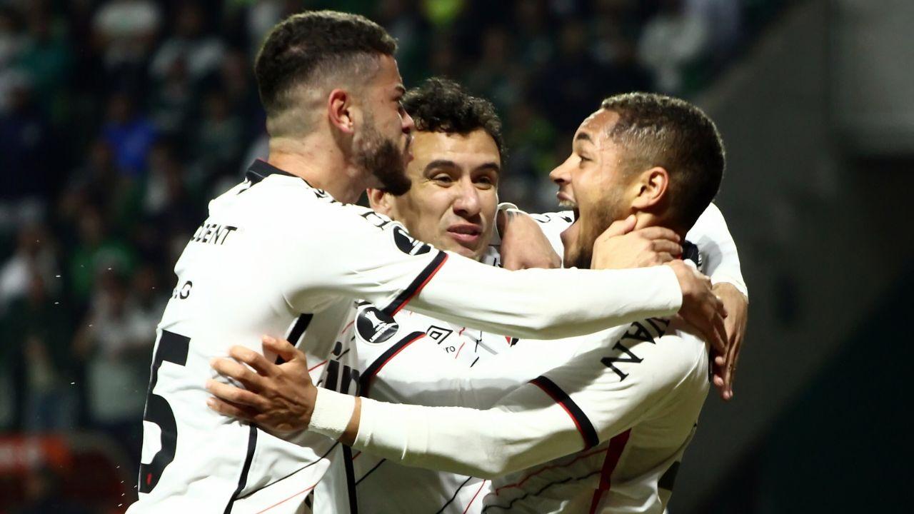 Athletico aproveita e curte o seu melhor momento