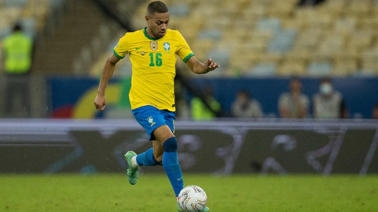 Alex Sandro é cortado e Renan Lodi volta à seleção após polêmica com vacinação