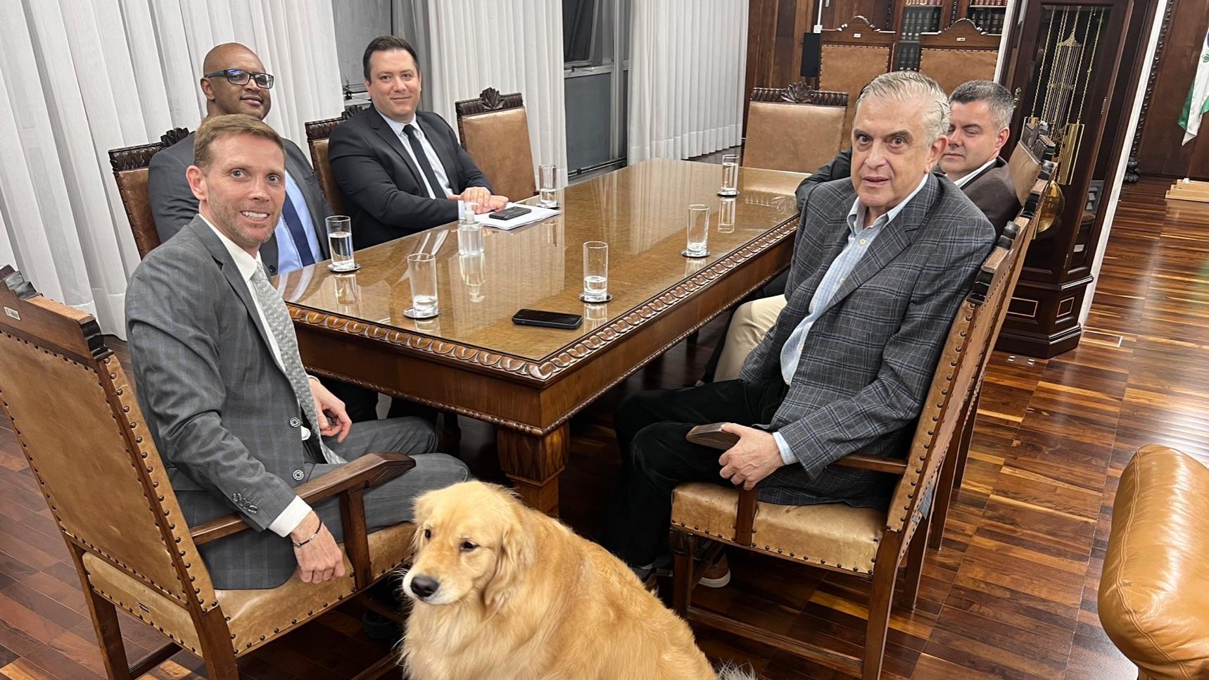Caso Baixada. E se o Golden Retriever falasse…?