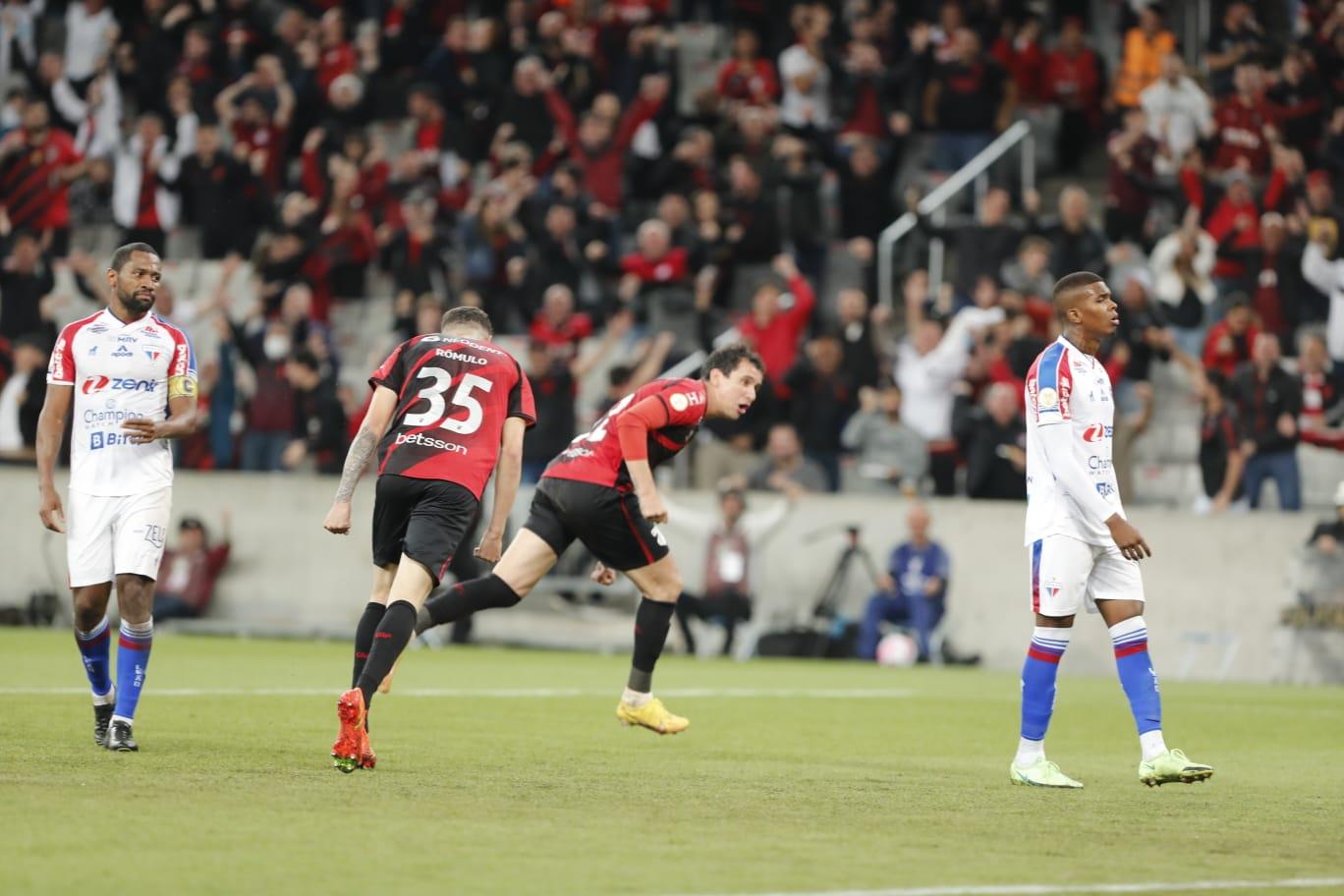 Pablo era para sair, ficou e evitou a derrota do Furacão