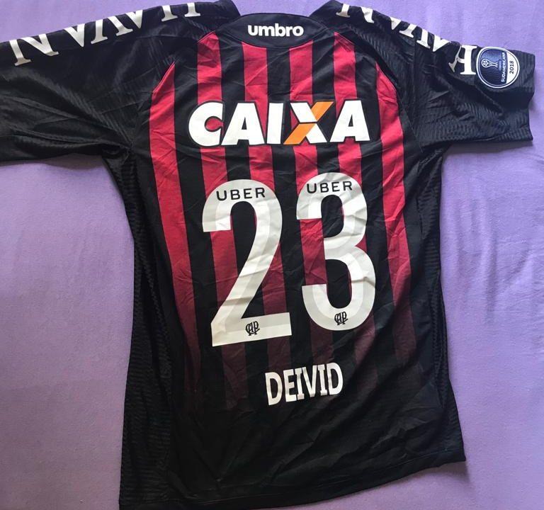 A última camisa de Devid no Athletico: nunca usada.