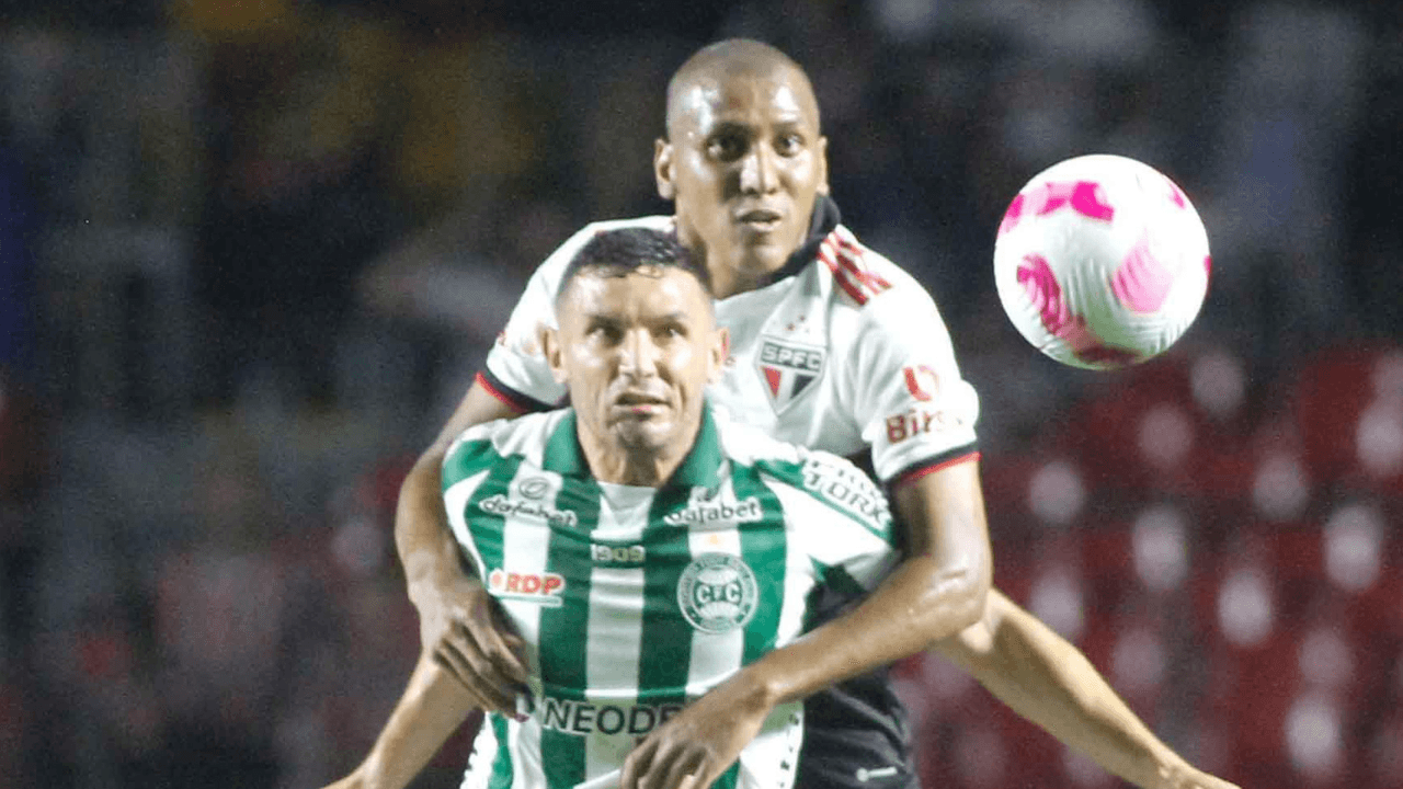 Falhas da zaga e limitações do Coritiba definem a 14ª derrota em 16 jogos como visitante