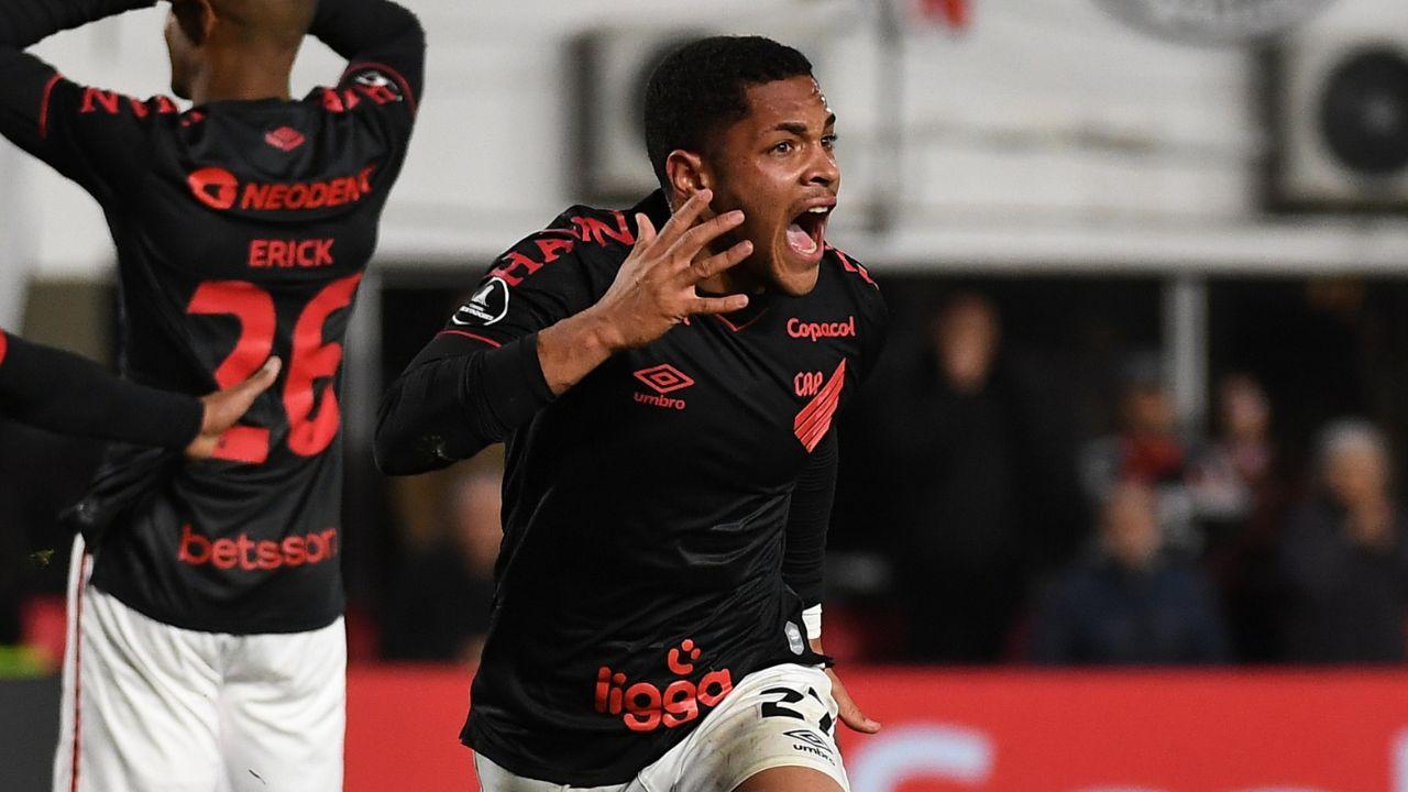 Forjado para brilhar: como Vitor Roque passou de volante à maior joia do Athletico