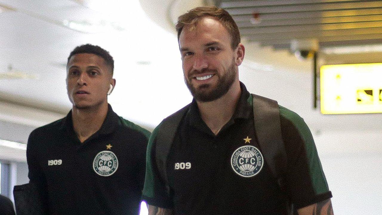 Recuperados, Willian Farias e Robinho são novidades no Coritiba; veja o time