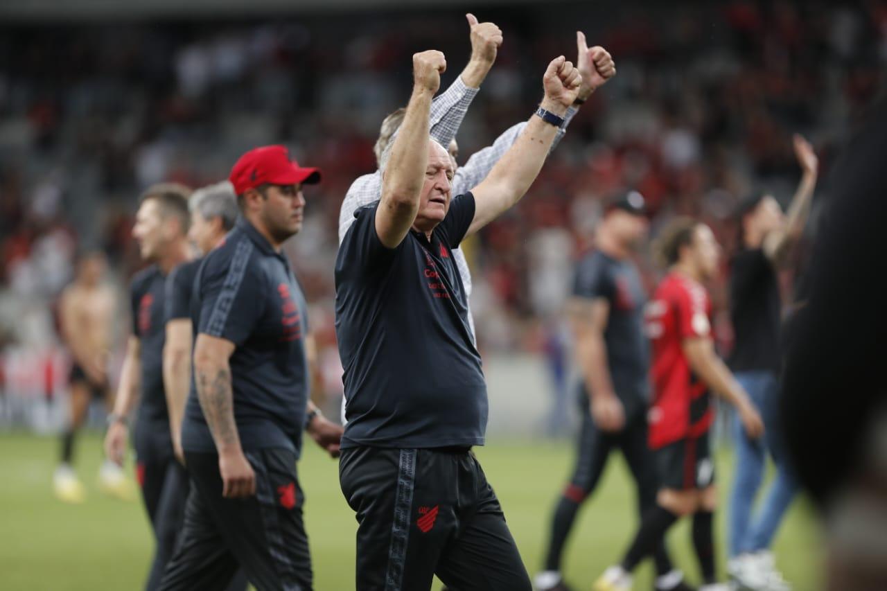 Felipão se emocionou em sua despedida como técnico.