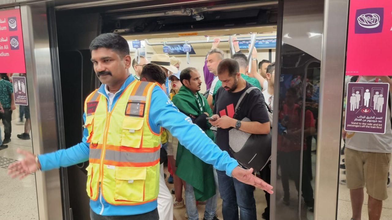 Organização cuida para o metrô não ficar com vagões lotados.
