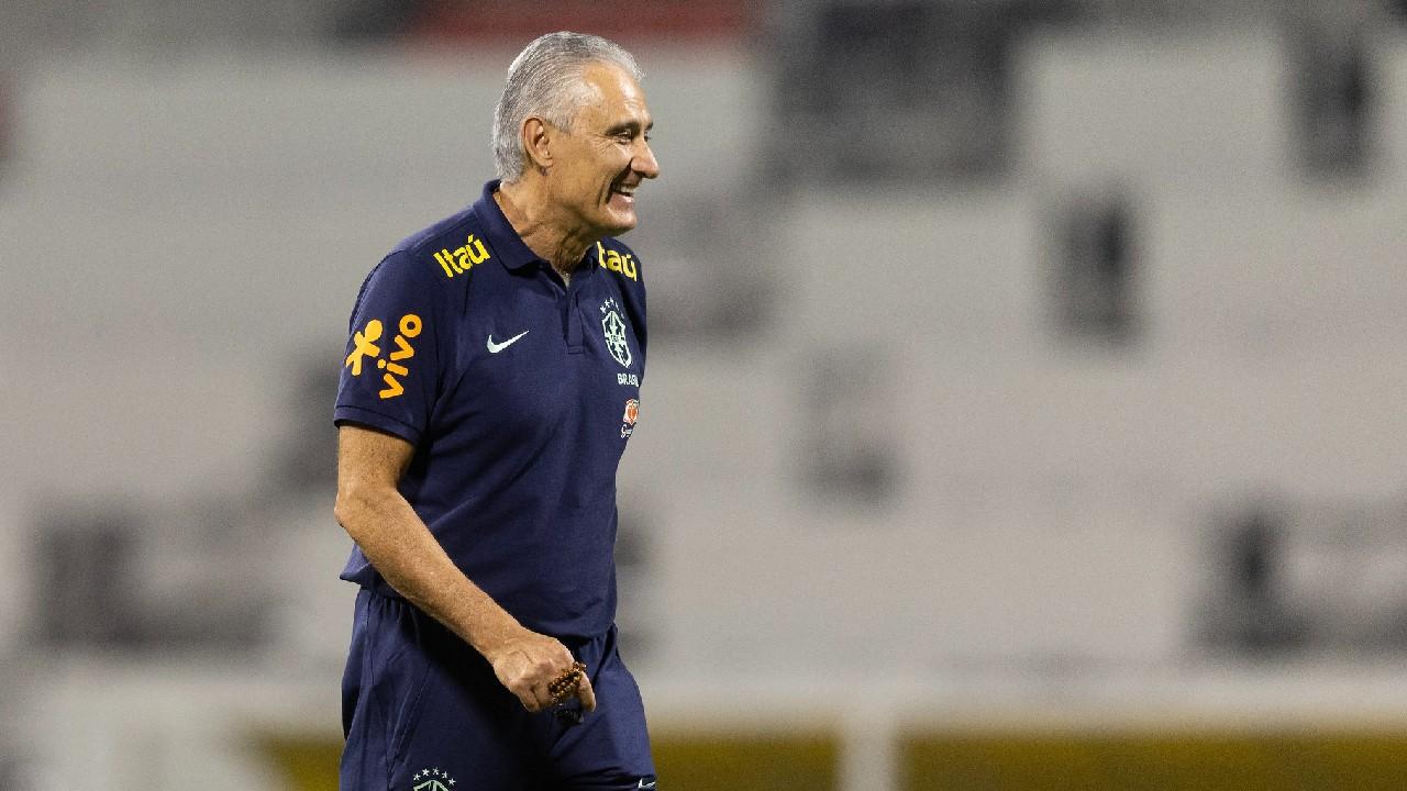 Tite mantém mistério na escalação do Brasil e reforça lado emocional para estreia