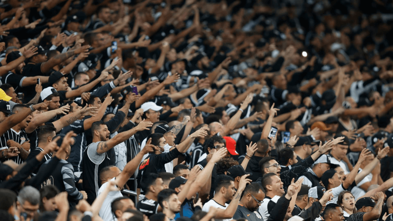 Corinthians é punido por cantos homofóbicos e vai jogar sem torcida