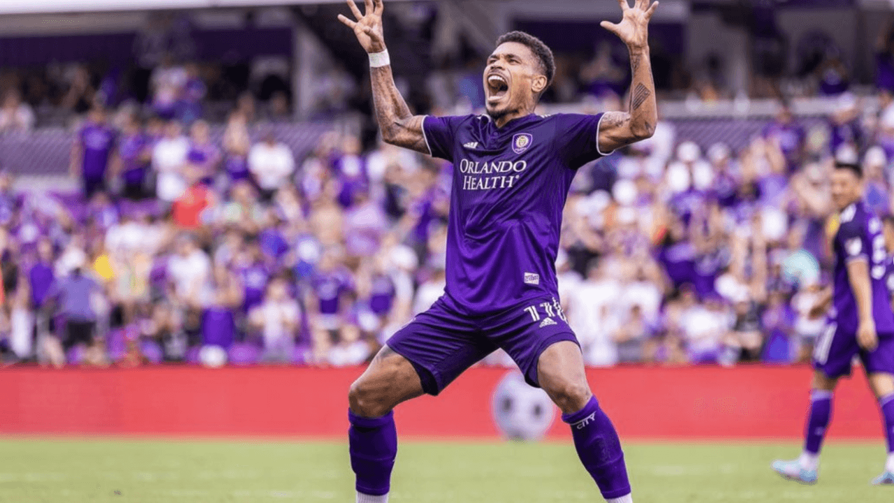 Urso disputou100 jogos pelo Orlando City. Foto: Reprodução/Instagram.