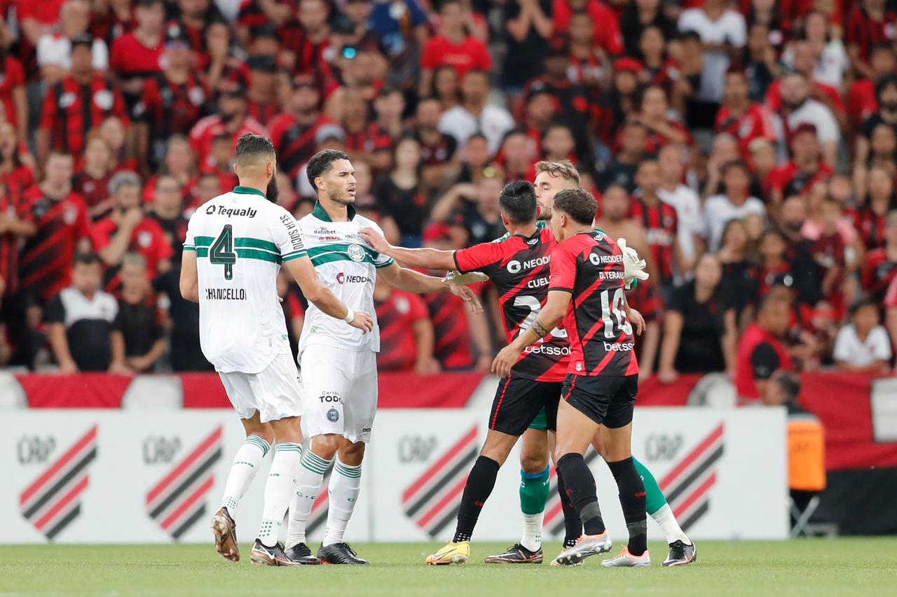 Briga do Atletiba: STJD reduz punição do Athletico