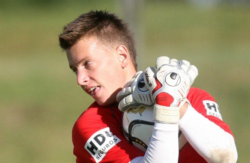 Neto foi revelado no CT do Caju
