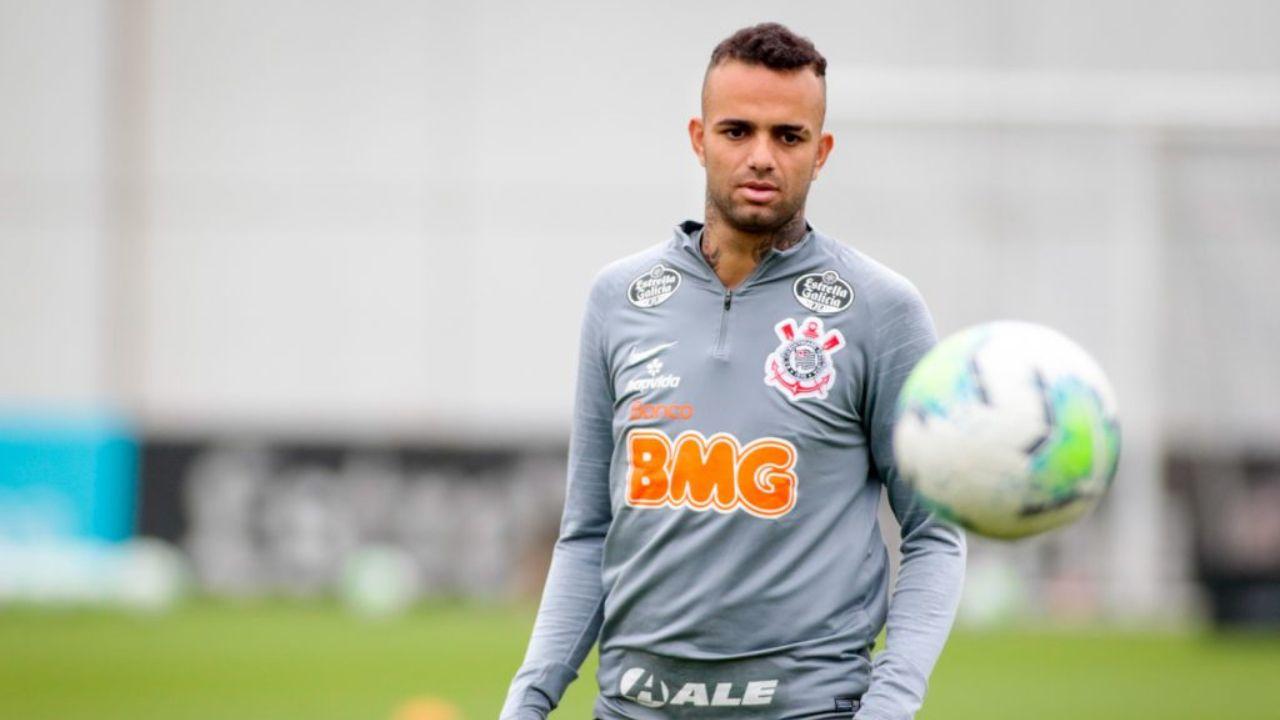 Corinthians tenta definir futuro de Luan