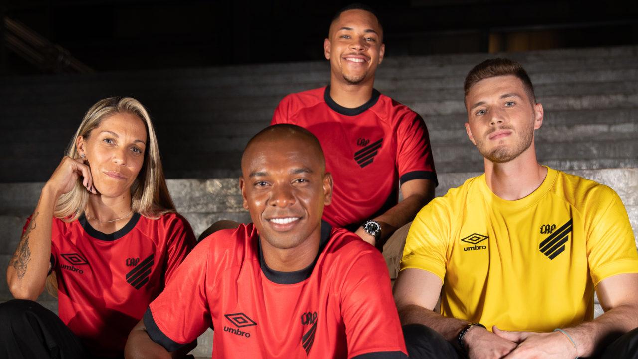 Modelo 1, vermelho e preto, além da amarela para goleiros