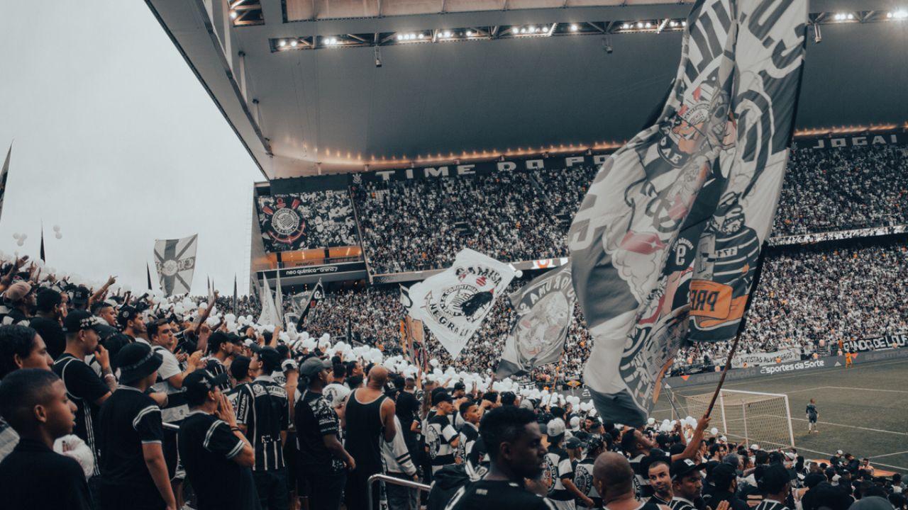 Corinthians é punido por cantos homofóbicos e vai jogar sem torcida