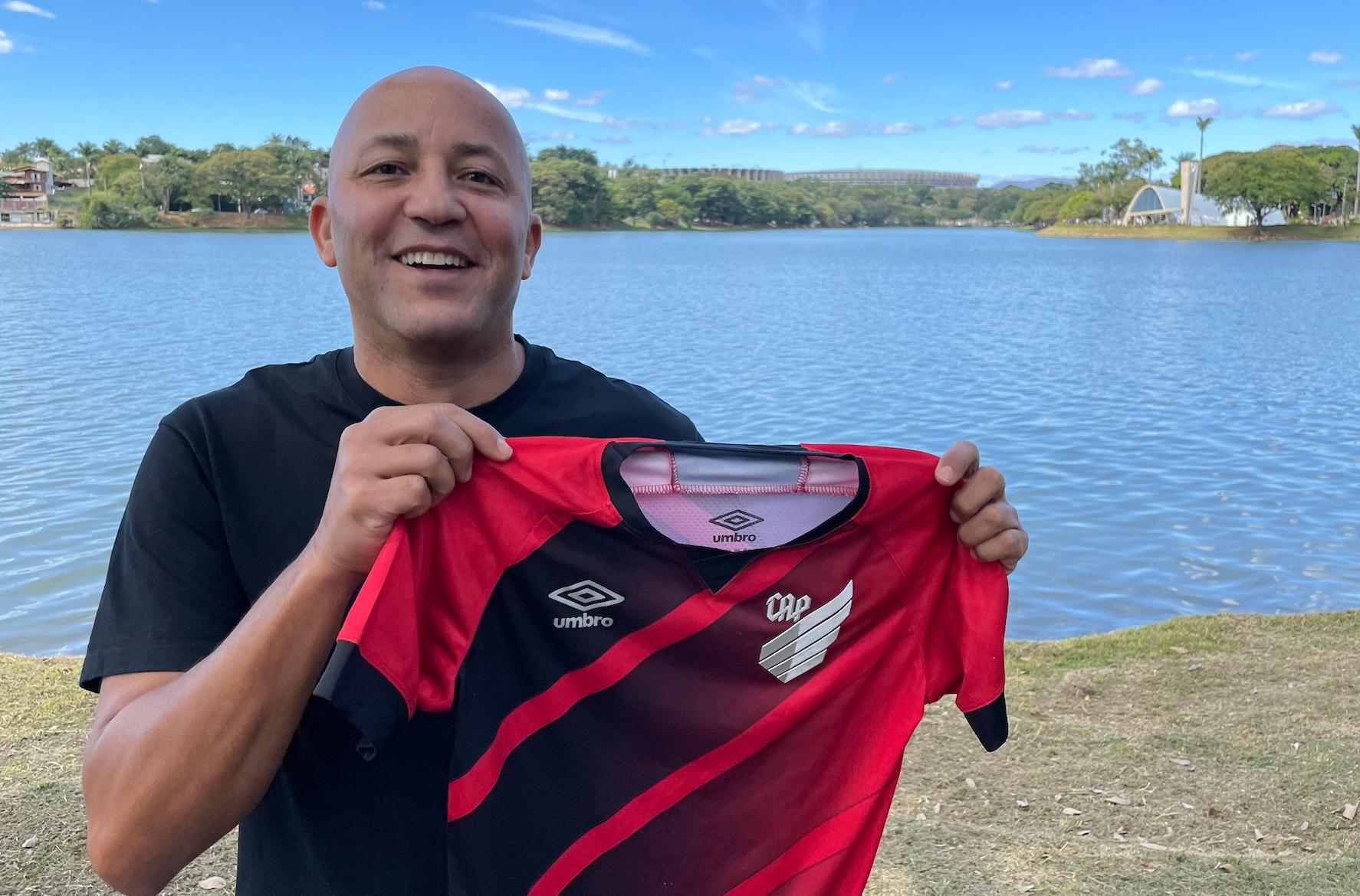 Alex Mineiro, ídolo do Furacão, vai acompanhar o jogo contra o Galo no Mineirão.