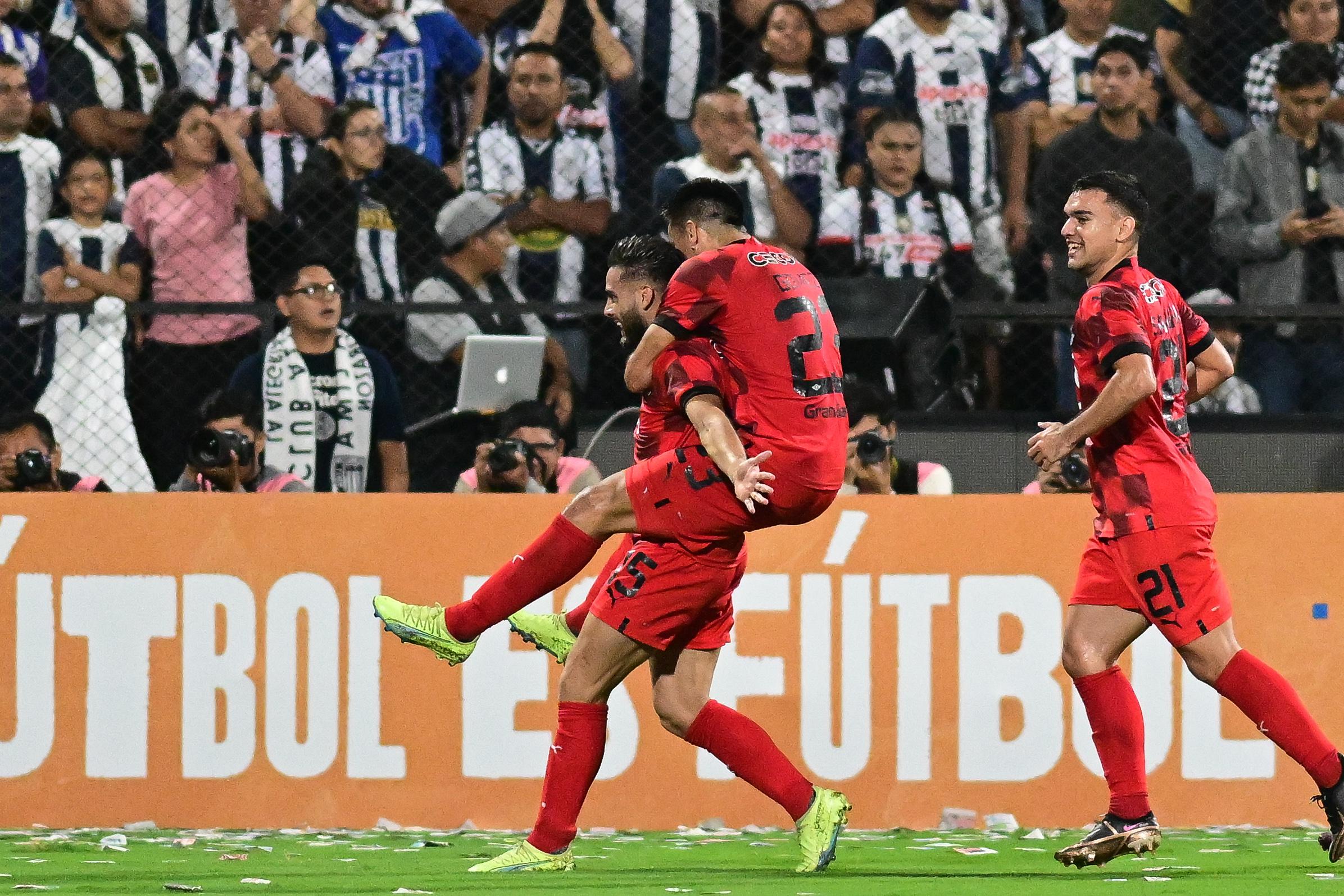 Vitória do Libertad em Lima embola grupo do Athletico, que segue líder