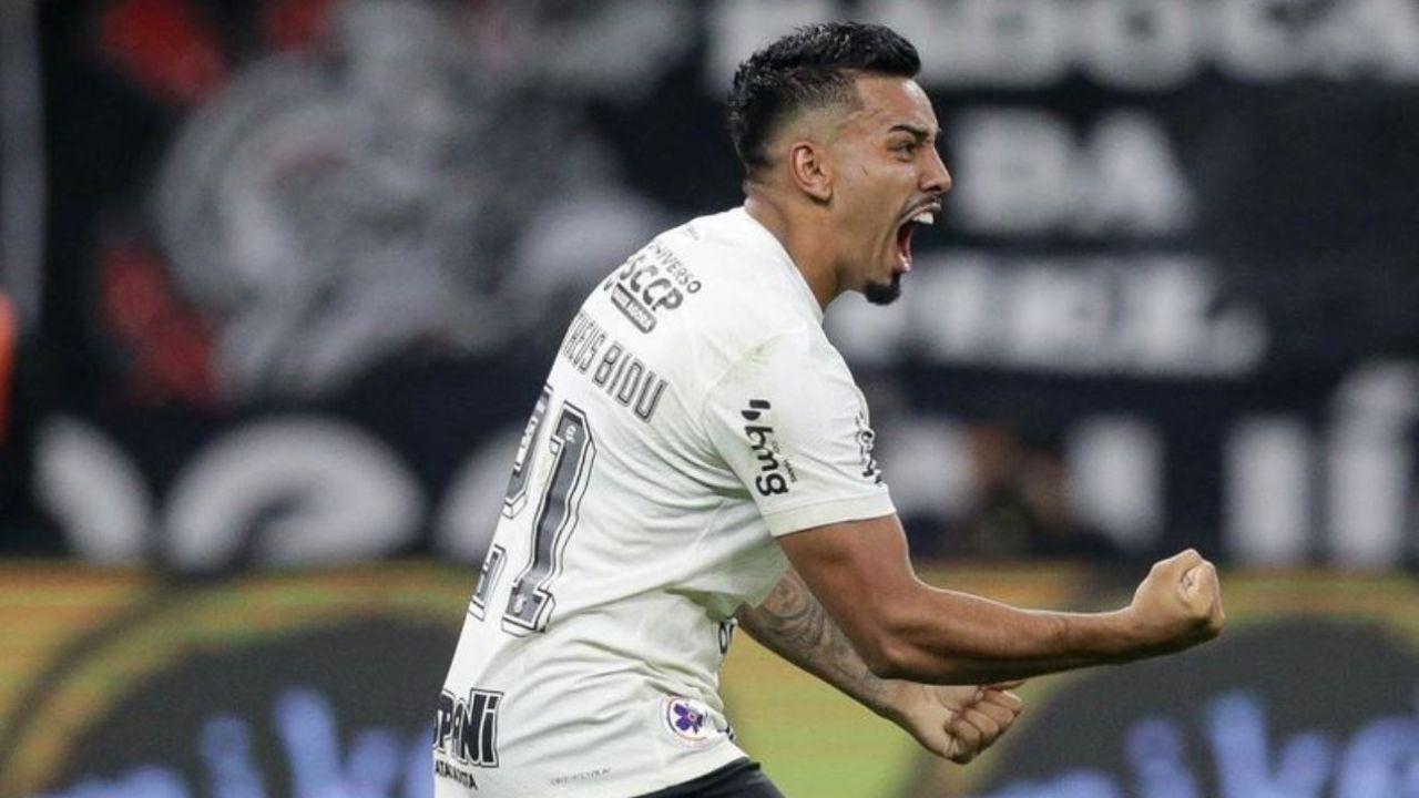 Lateral Matheus Bidu, do Corinthians