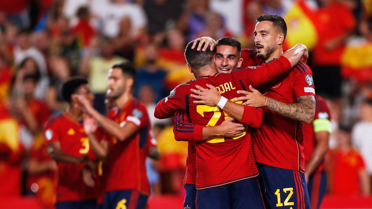 Espanha vence a Escócia em confronto direto nas Eliminatórias da Euro