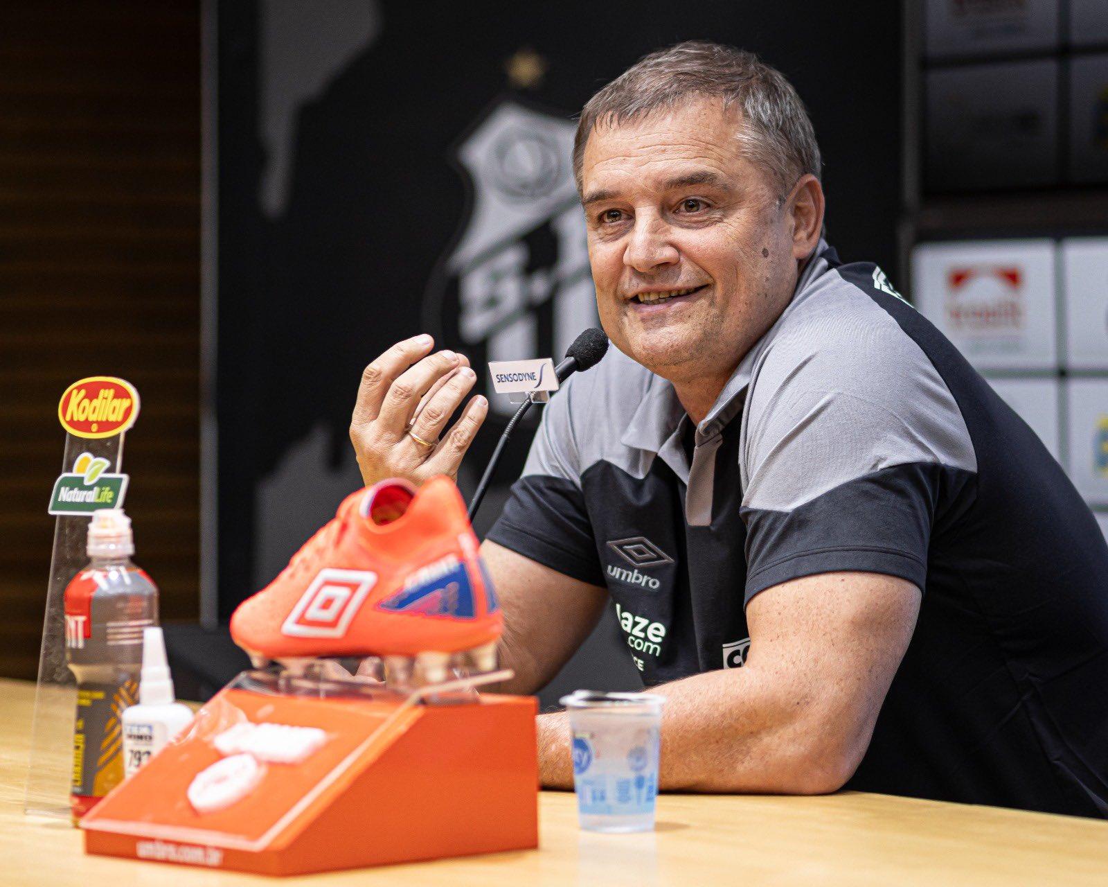 Diego Aguirre cai após cinco jogos e é o terceiro técnico demitido pelo Santos