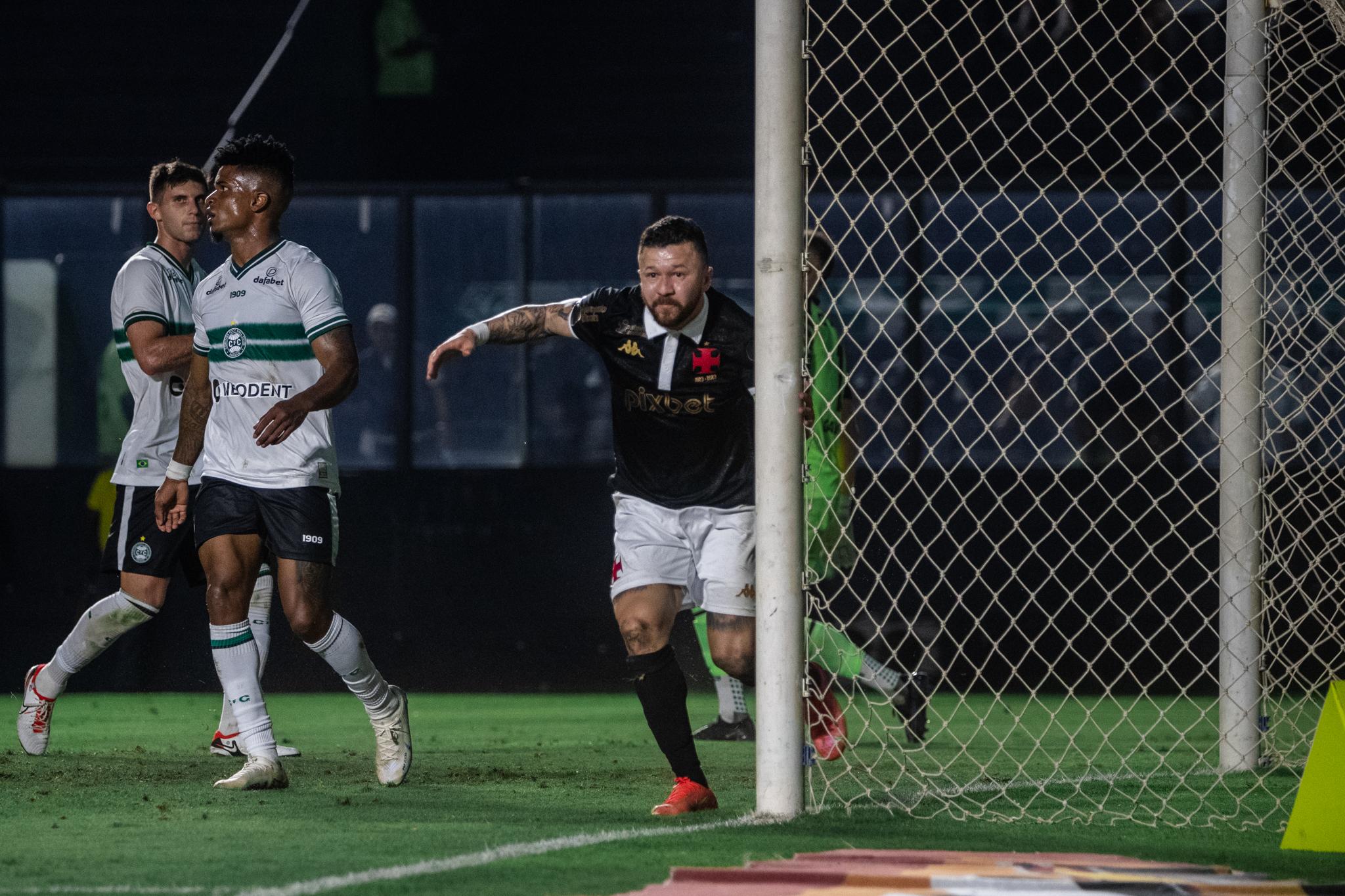 Coritiba é massacrado pelo Vasco e chega à sétima derrota seguida