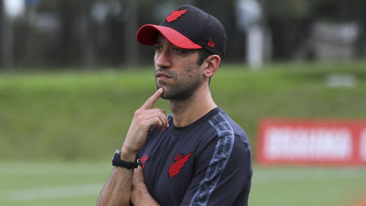 Evandro volta ao Athletico como técnico