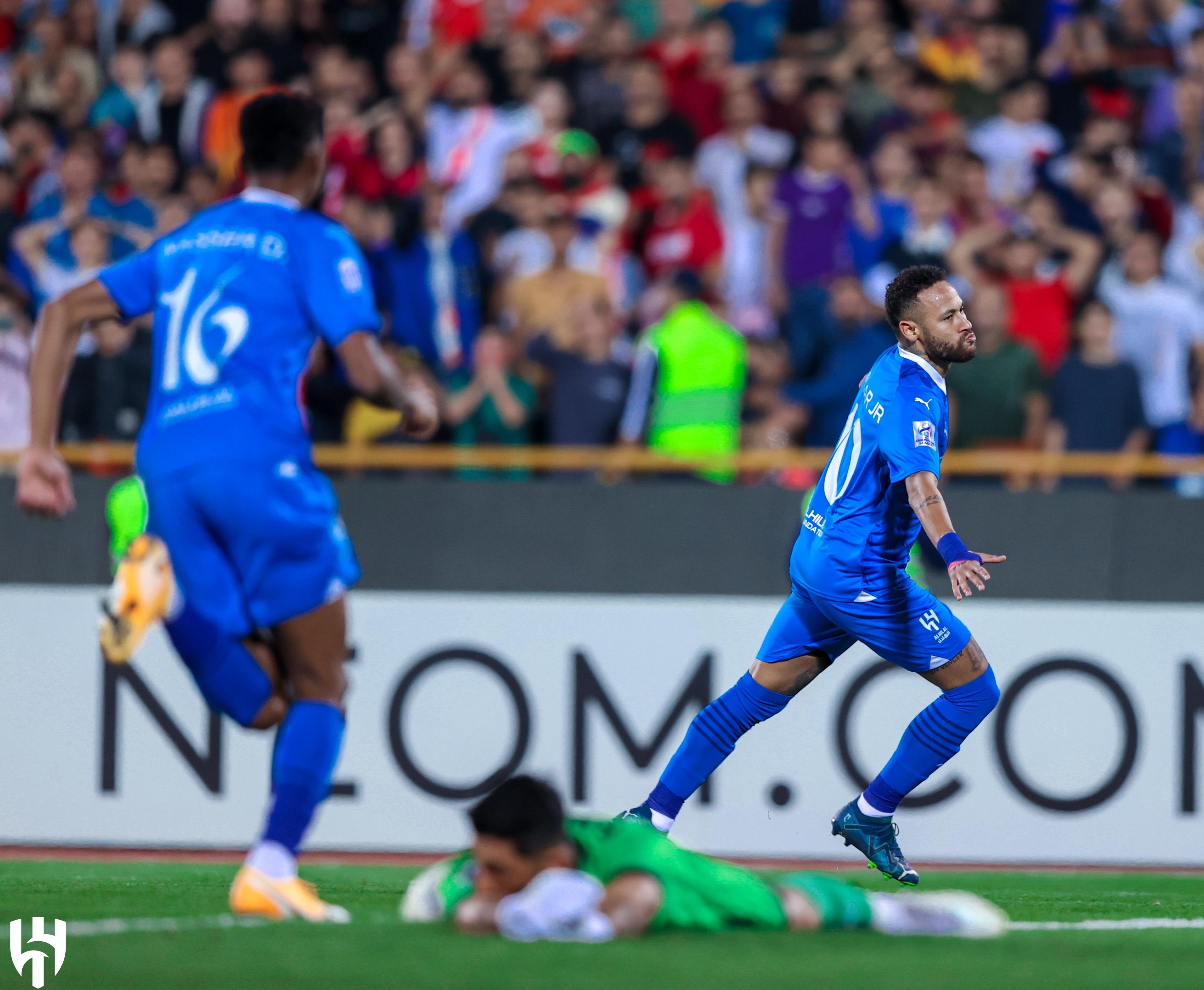 Neymar desencantou com a camisa do Al-Hilal
