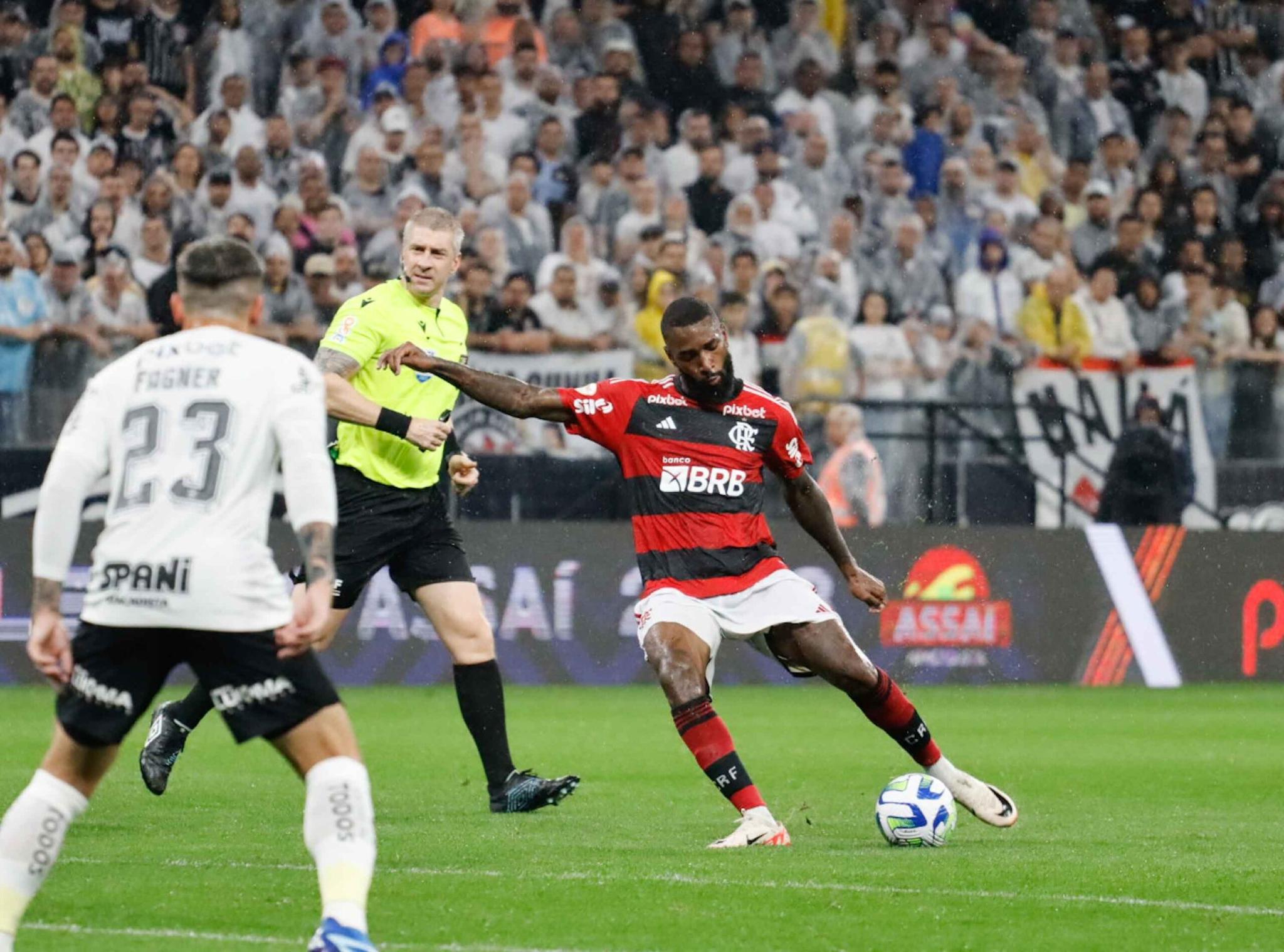 Flamengo joga melhor, mas Corinthians encontra empate em jogo com pouca emoção