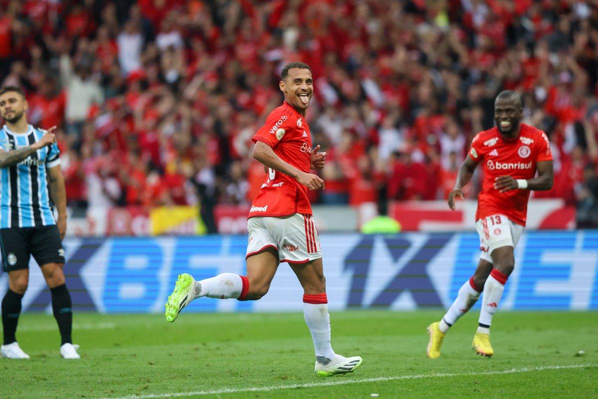 Internacional se reabilita de eliminação na Libertadores com vitória por 3 a 2 sobre o Grêmio