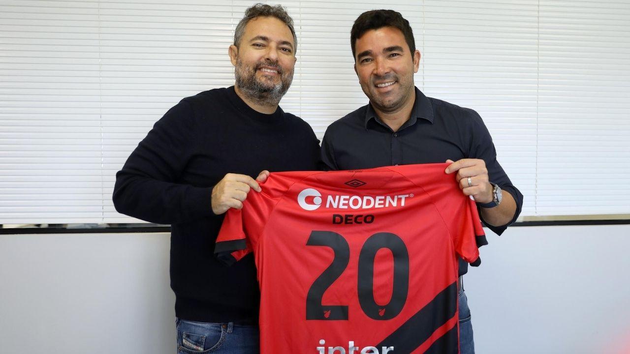 Deco visita Vitor Roque e Athletico