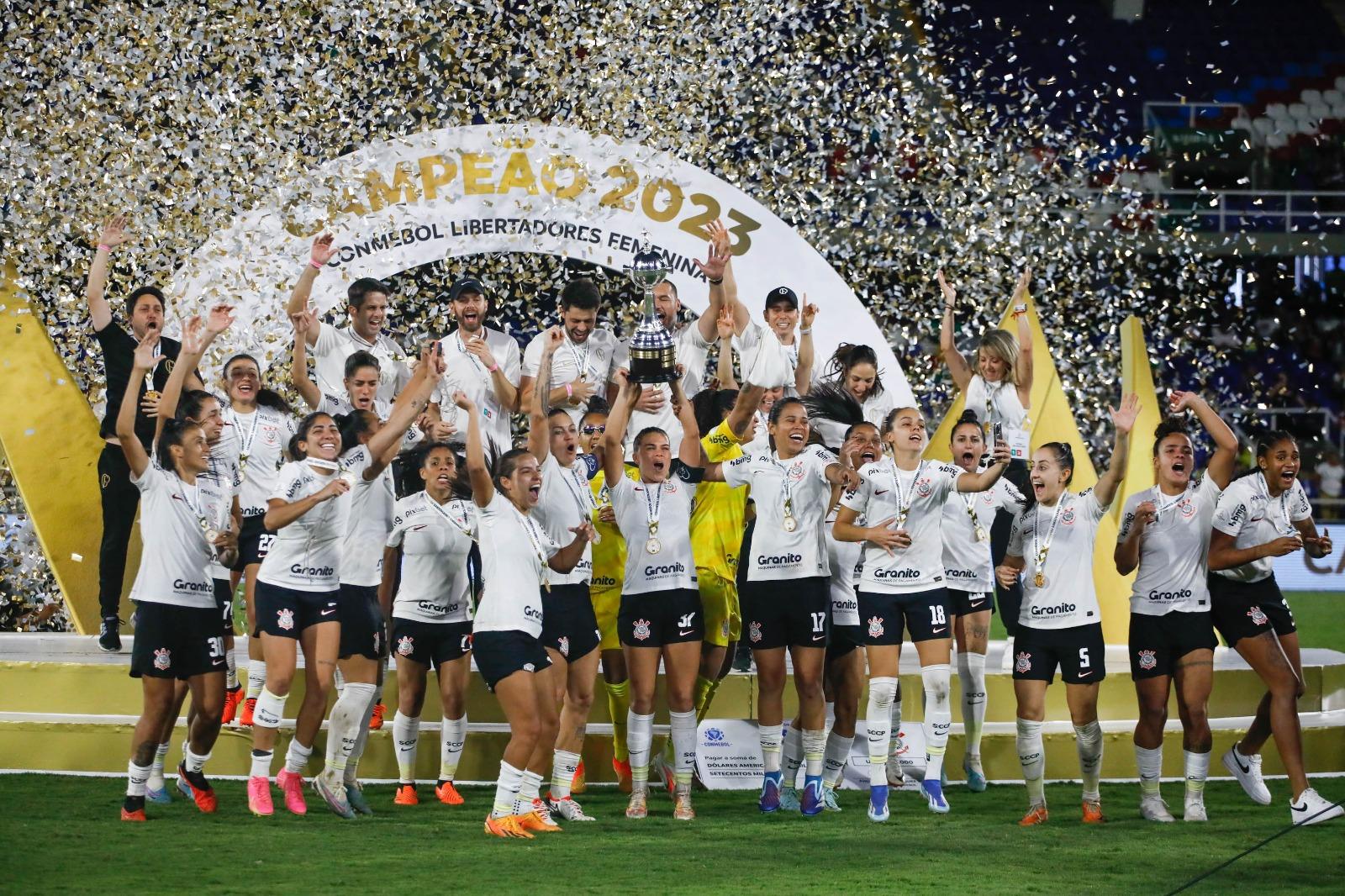 Corinthians bate Palmeiras na Colômbia e é tetra da Libertadores Feminina