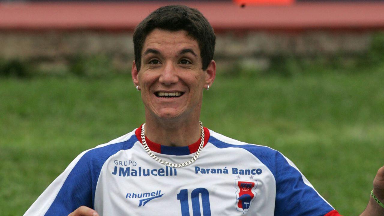 Revelado pelo Paraná, Thiago Neves anuncia aposentadoria do futebol