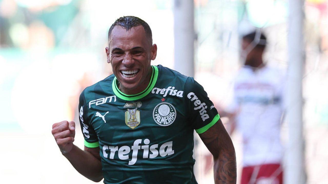 Breno Lopes comemora gol pelo Palmeiras contra o Fluminense