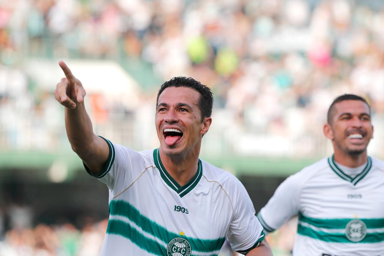Goleador, Leandro Damião, 34 anos, corpinho de 20 