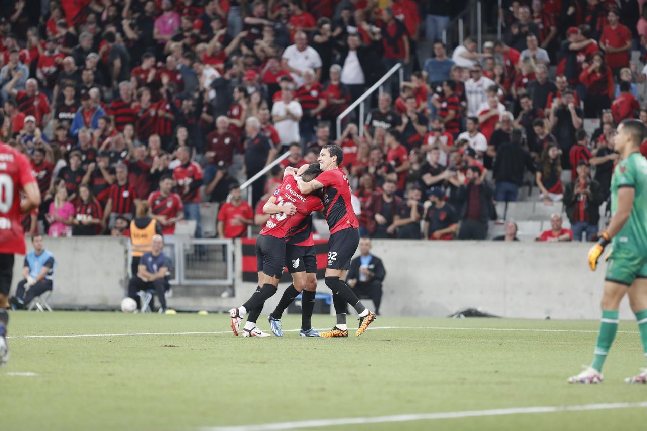 Athletico provocou o discreto olhar da burguesia esportiva