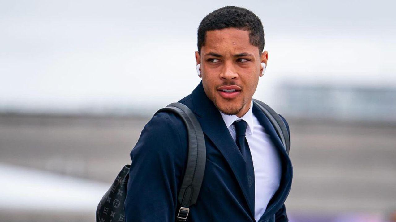 Vitor Roque pode deixar o Barça