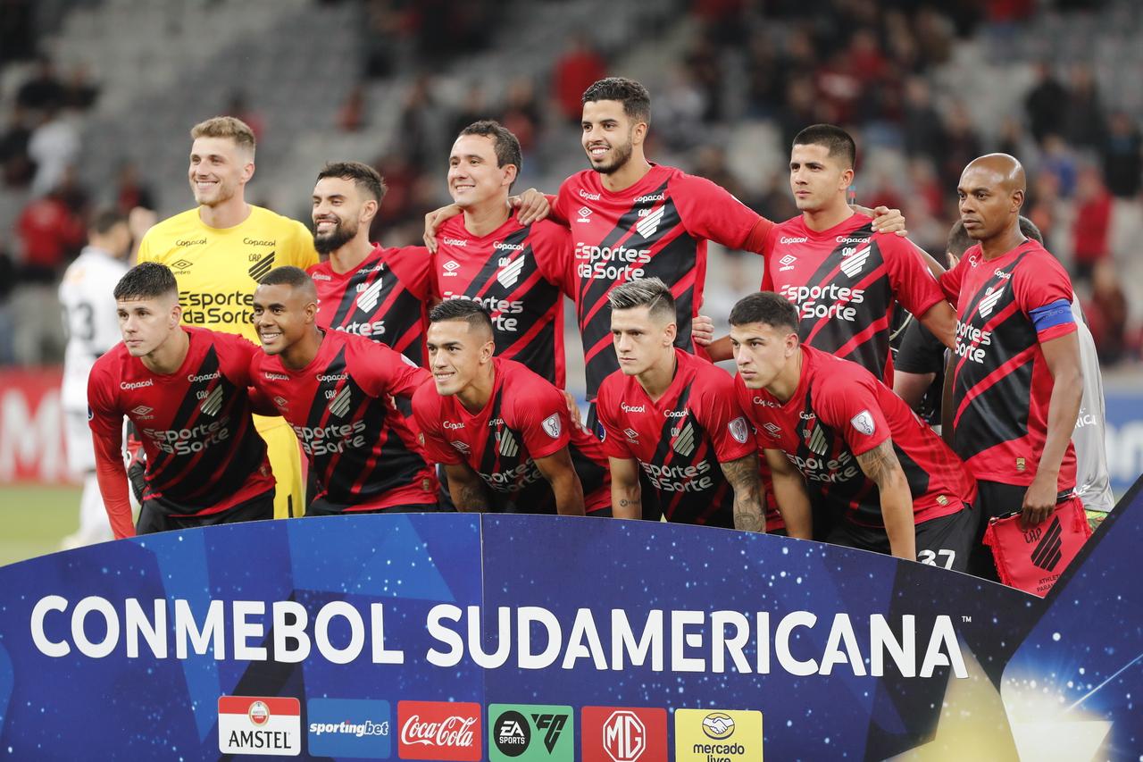 Em busca de reforços, Cuca usa 32 jogadores no Athletico; veja quem mais jogou