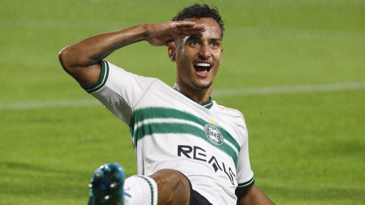 Reforço do Coritiba marcou primeiro gol