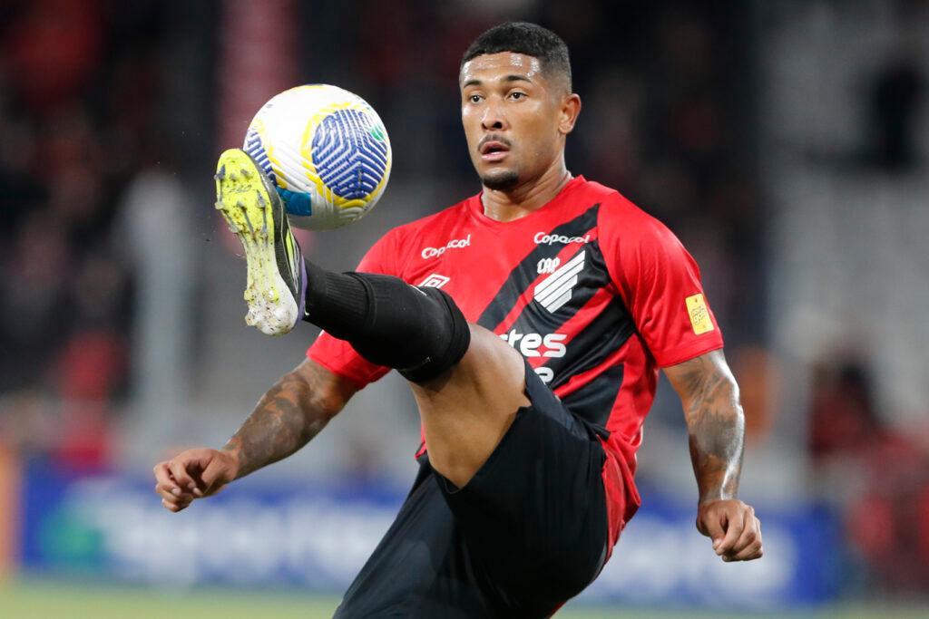 Fernando está em má fase no Furacão. Foto: Átila Alberti/Arquivo/UmDois
