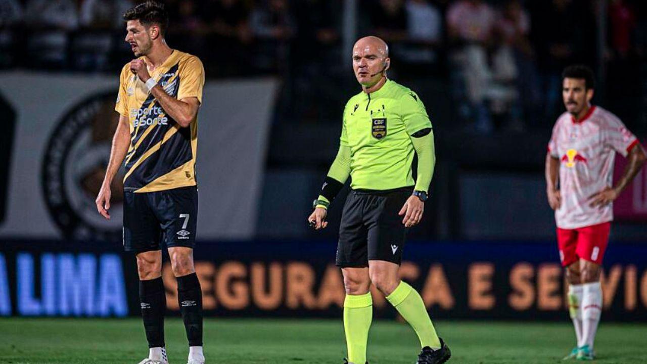 A torcida do Athletico é vítima da mentira técnica de Petraglia