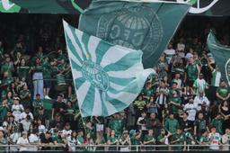 Por que a escolha do novo Papa deixa a torcida do Coritiba 'em alerta'