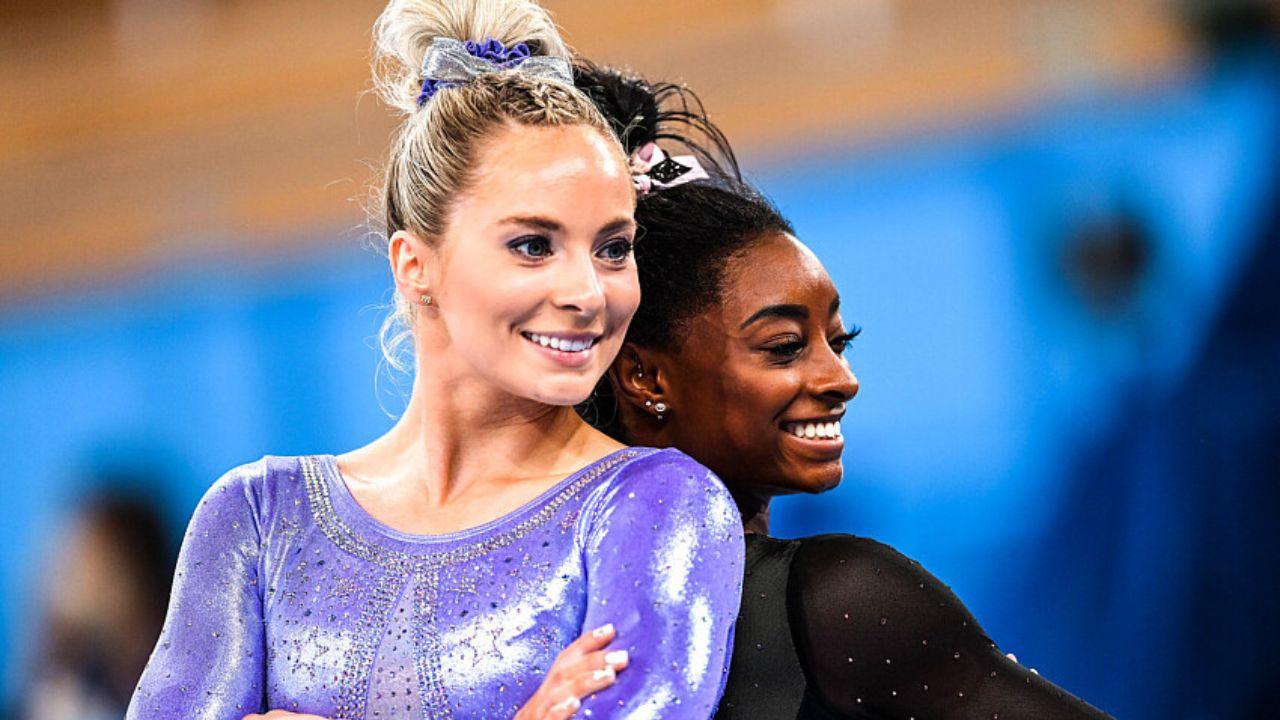 MyKayla ao lado de Simone Biles