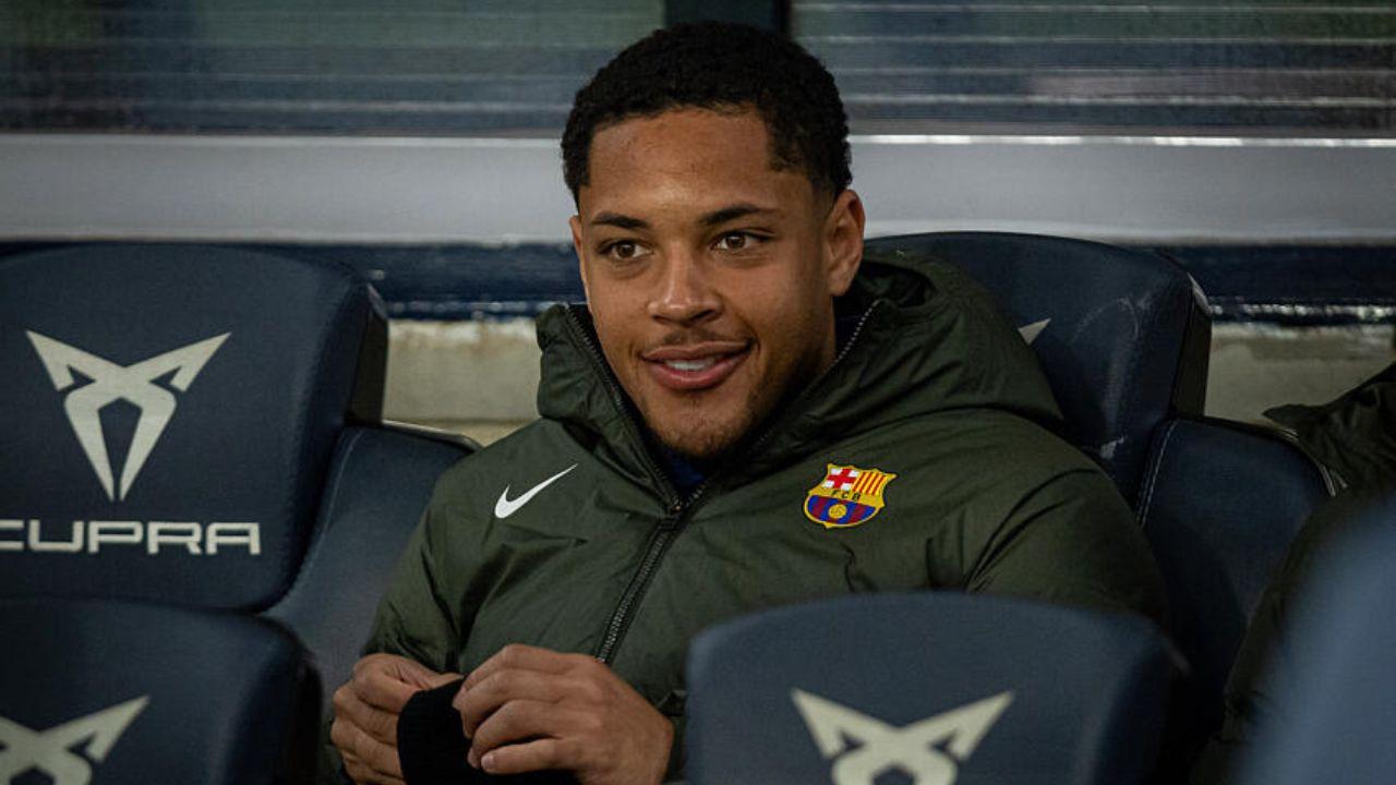 Vitor Roque é alvo no mercado da bola